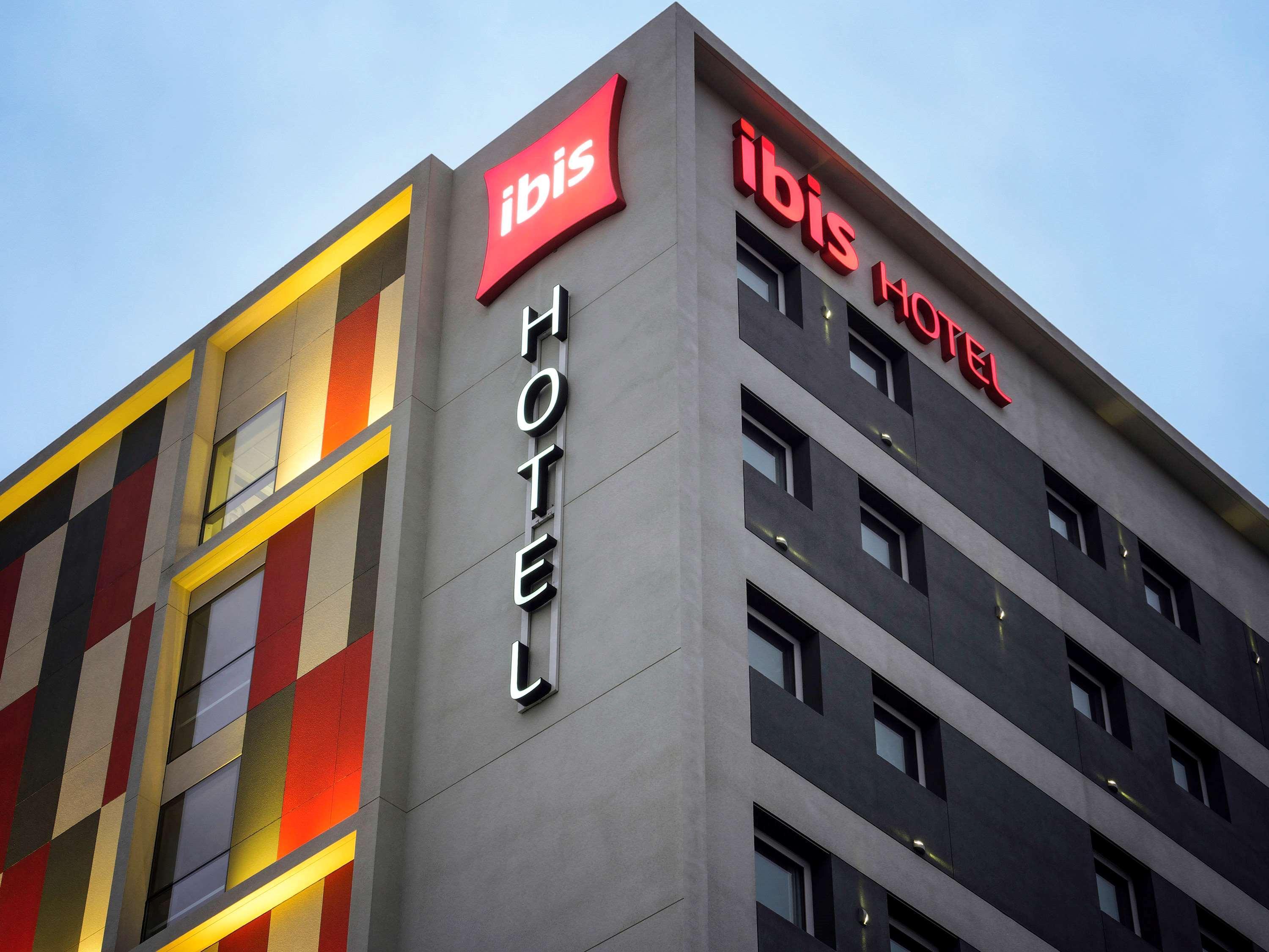 ホテル Ibis トルヒーリョ エクステリア 写真