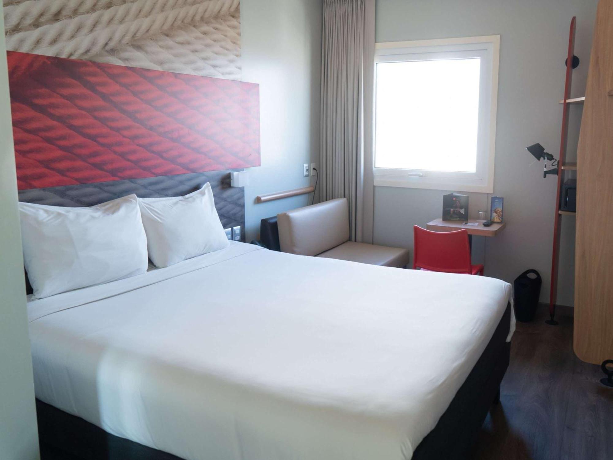ホテル Ibis トルヒーリョ エクステリア 写真