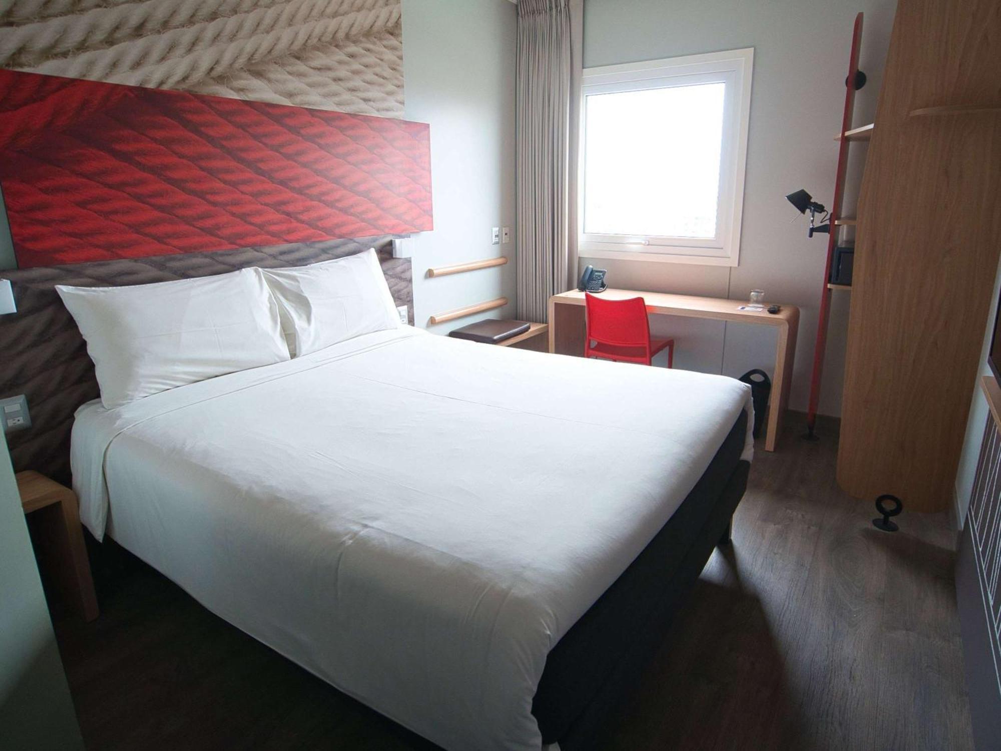 ホテル Ibis トルヒーリョ エクステリア 写真