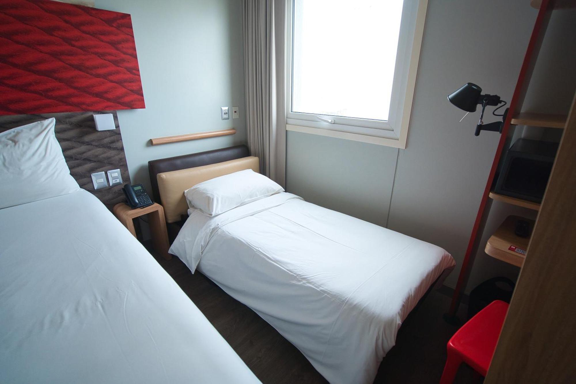 ホテル Ibis トルヒーリョ エクステリア 写真