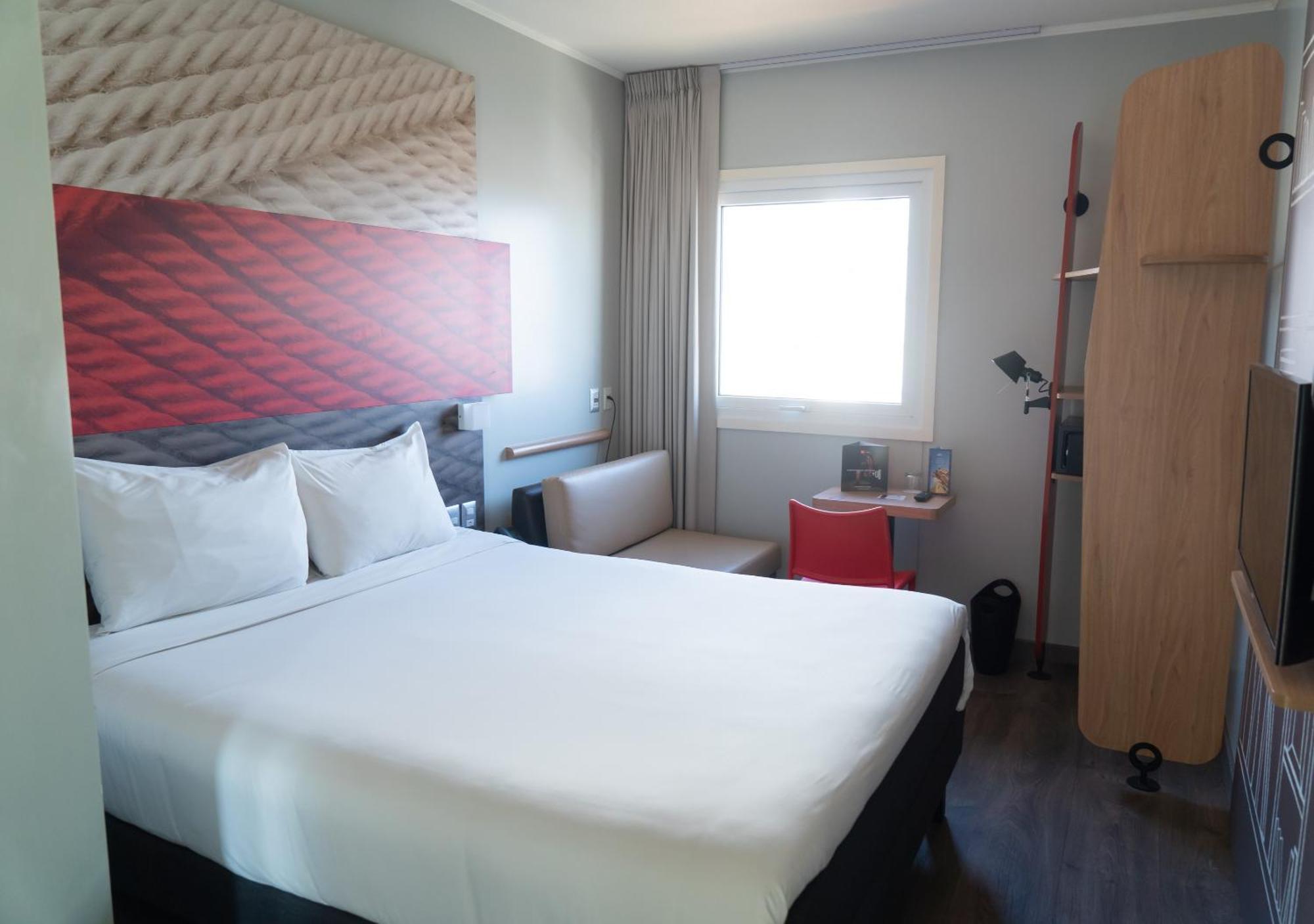 ホテル Ibis トルヒーリョ エクステリア 写真